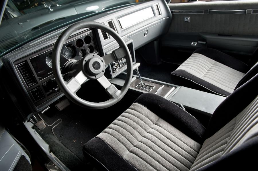 Интерьер Buick GNX 1987 года  (фото 59 из 64)